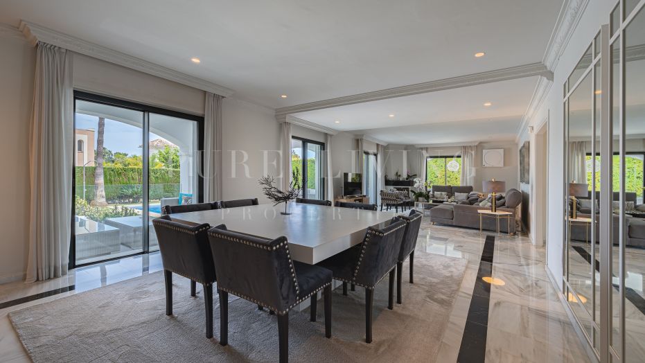 Modern villa featuring incredible mountain views located in a privileged area