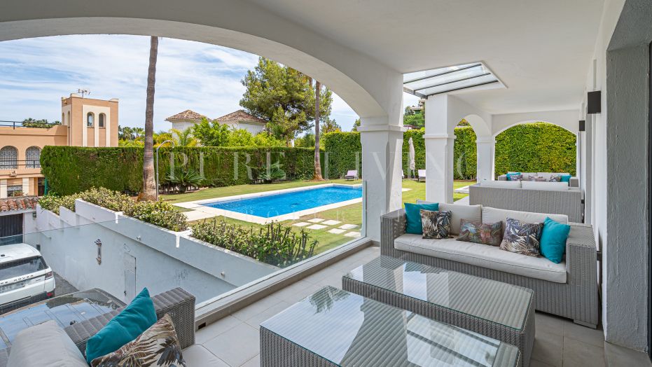 Modern villa featuring incredible mountain views located in a privileged area