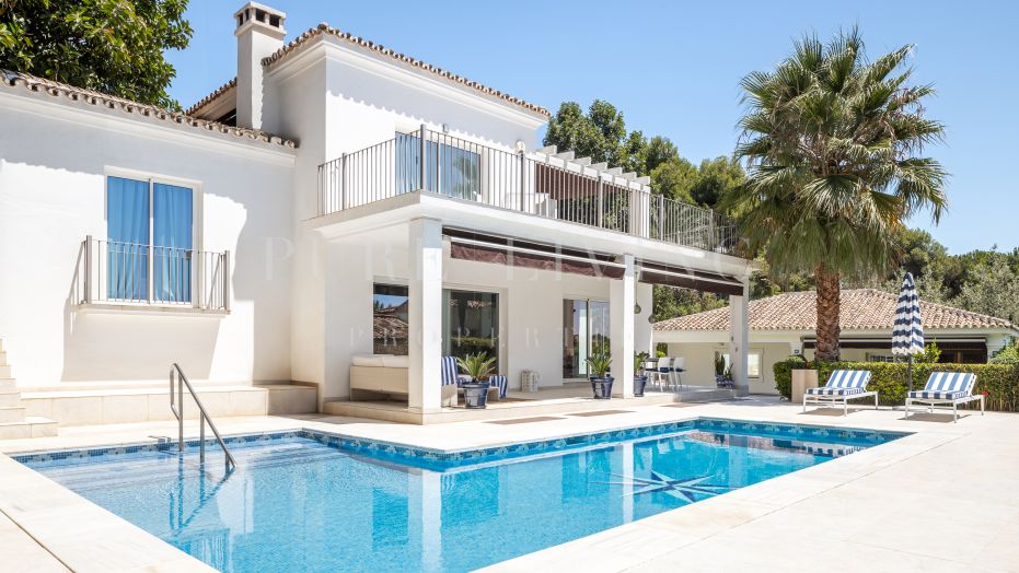 Luxurious 4-Bedroom Villa With The Timeless Charm Of Andalusian Architecture.