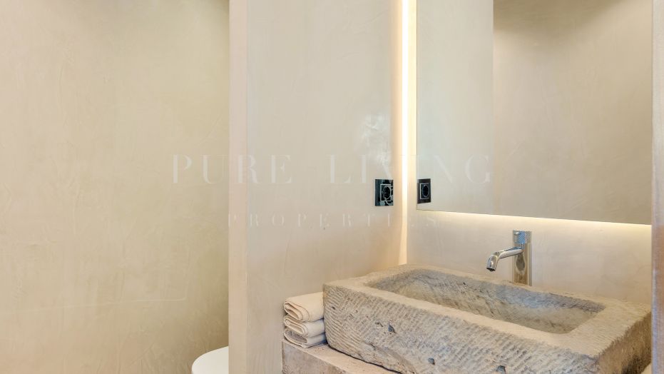 Ático dúplex de ultra lujo con vistas panorámicas al mar en la Milla de Oro de Marbella