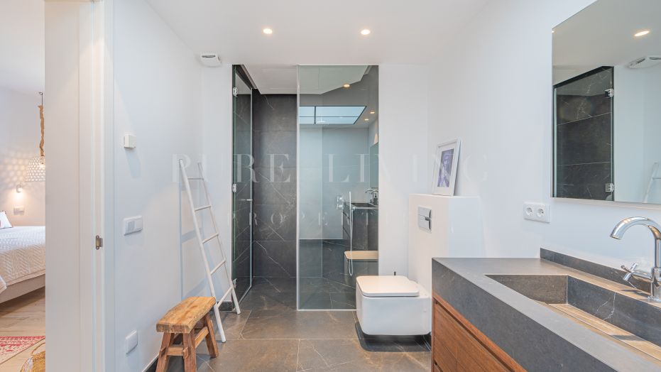 Luxury 4-Bedroom Penthouse with Las Brisas Golf View in Nueva Andalucia, Marbella