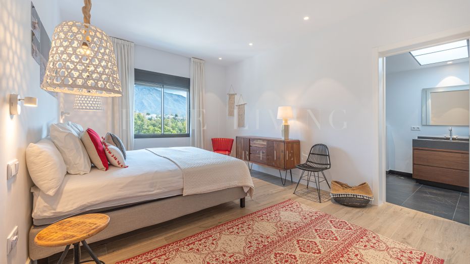 Luxury 4-Bedroom Penthouse with Las Brisas Golf View in Nueva Andalucia, Marbella