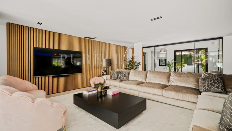 Impressive luxury villa walking distance to the beach