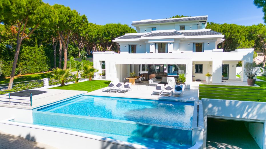 Impressive luxury villa walking distance to the beach