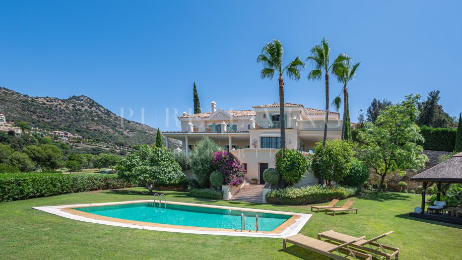 Spectaculaire villa de rêve avec vue panoramique dans le Marbella Club Golf Resort.