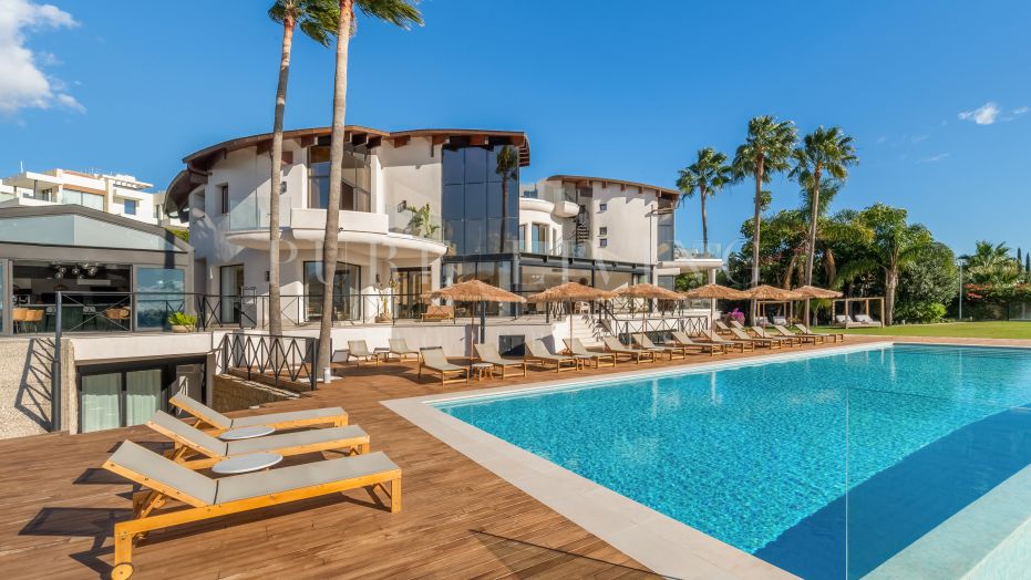 Uitstekende villa met 15 slaapkamers en spectaculair panoramisch uitzicht in Los Flamingos