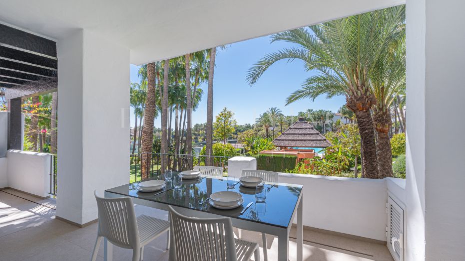 Prachtig appartement met 3 slaapkamers en uitzicht op tuin en zwembad in Marina Puente Romano