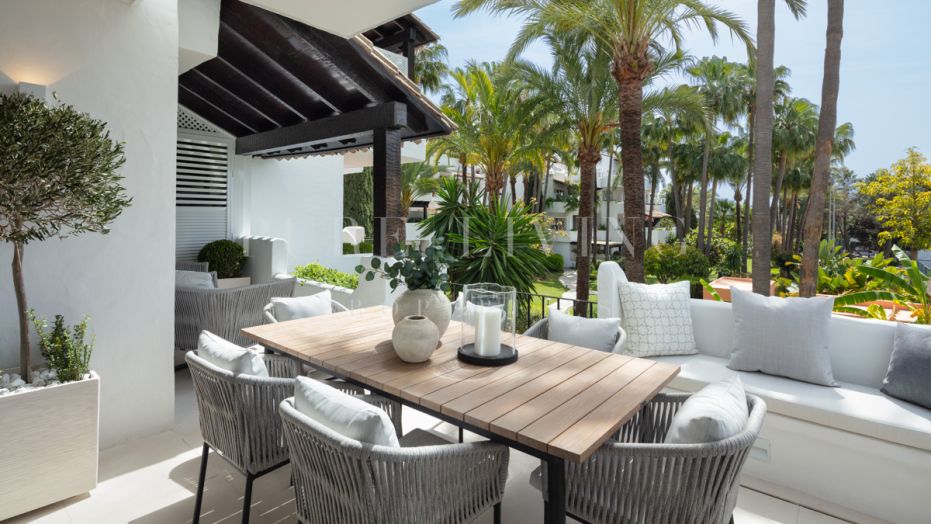 Stylish First-Floor three bedroom Apartment in Puente Romano