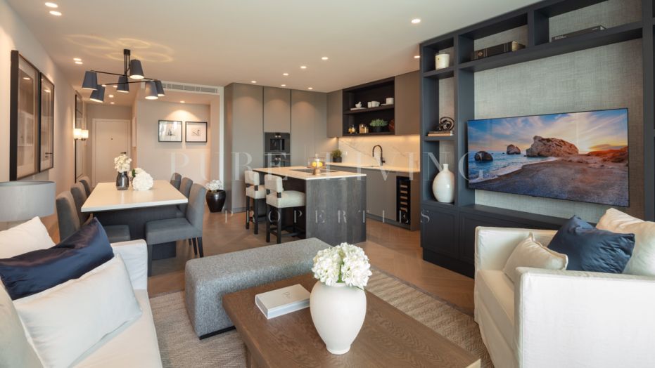 Stylish First-Floor three bedroom Apartment in Puente Romano