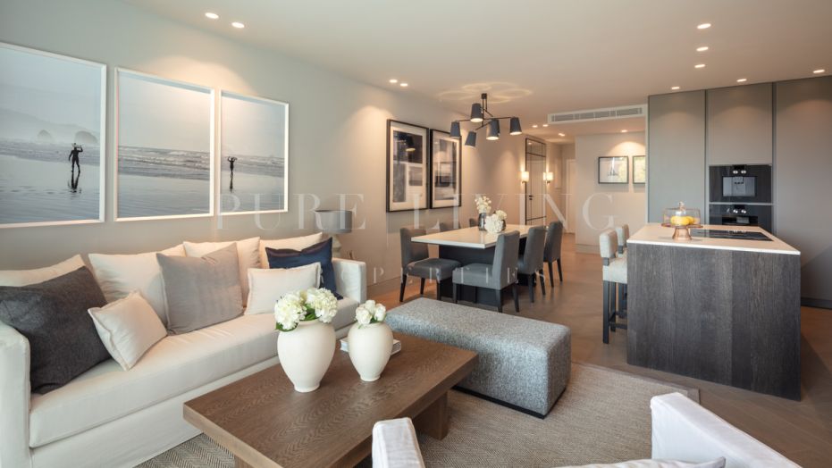 Stylish First-Floor three bedroom Apartment in Puente Romano