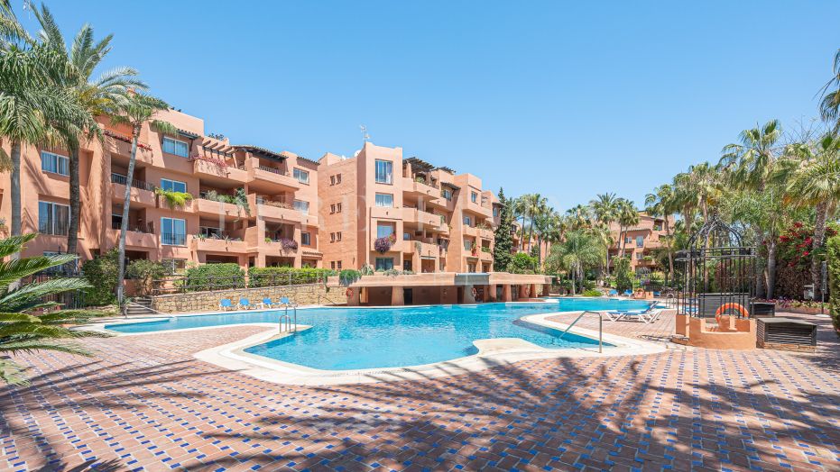 Impresionante apartamento de 3 dormitorios con fantásticas vistas a la piscina en Oasis de Marbella