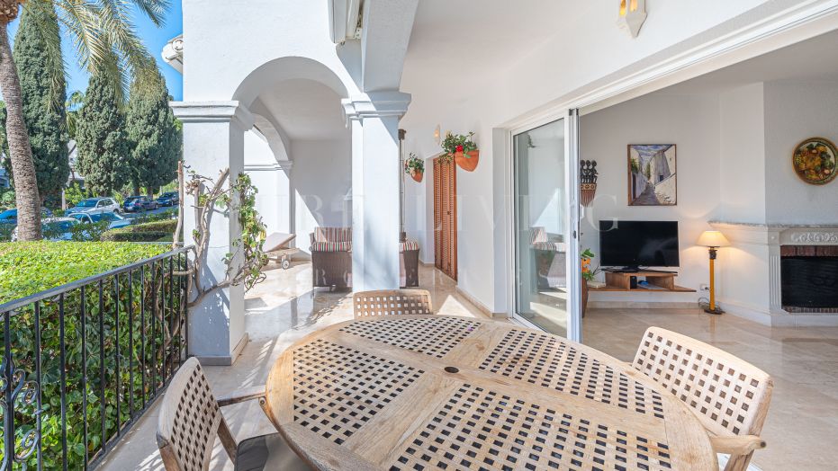Superbe appartement de deux chambres à coucher dans un emplacement de choix sur le Golden Mile de Marbella.