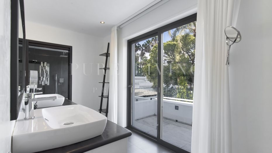 Stunning five bedroom villa in an exclusive area