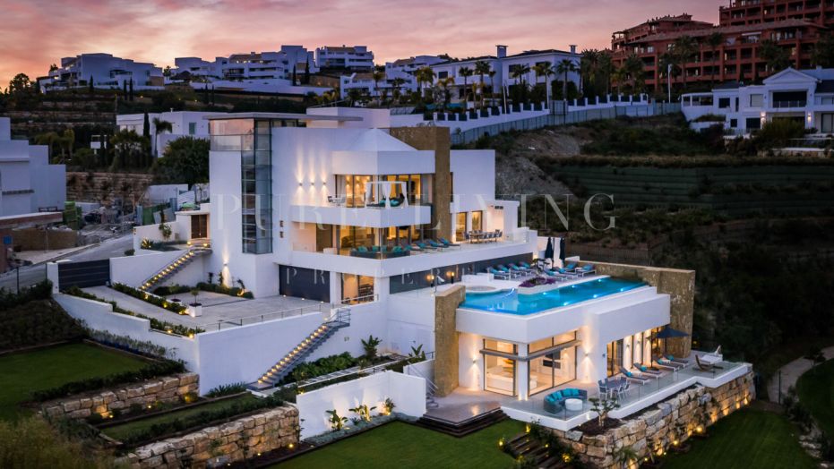 Stunning eight bedroom villa with amazing sea views in Los Flamingos