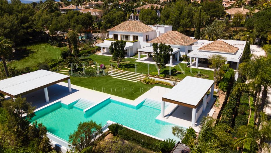 Prachtige mansion met zeven slaapkamers en panoramisch uitzicht op zee in La Quinta de Sierra Blanca.