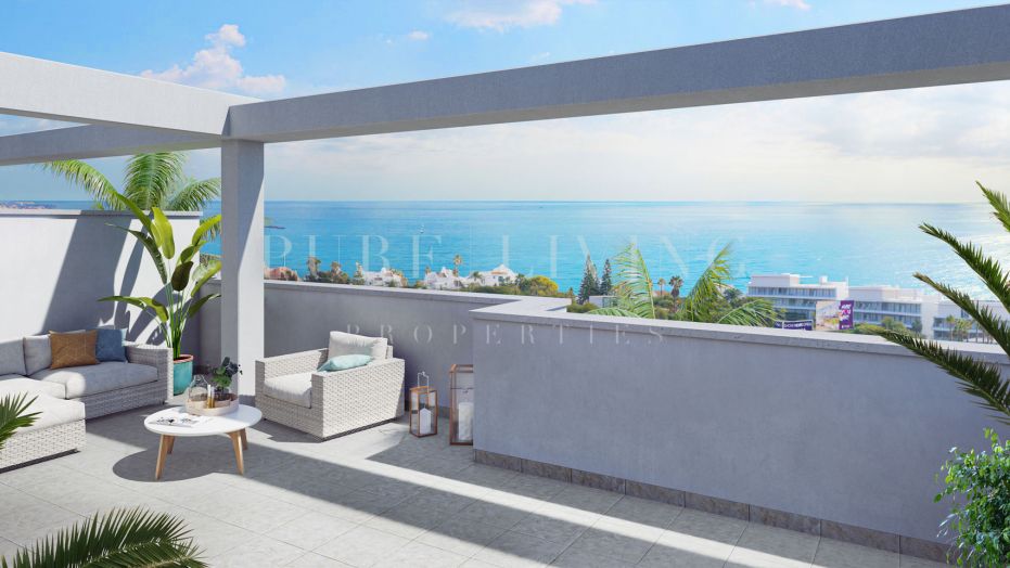 Aan het strand gelegen modern appartement met drie slaapkamers en uitzicht op zee in Estepona