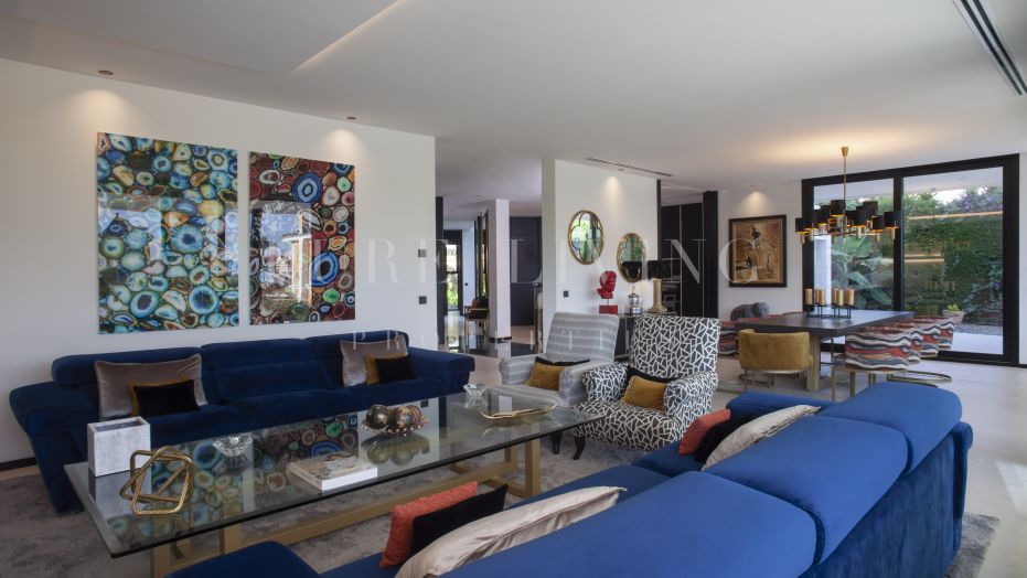 Stunning contemporary Seven bedroom villa in Parcelas del Golf, Nueva Andalucia