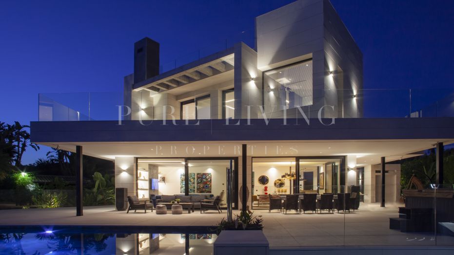 Prachtige moderne villa met zeven slaapkamers in Parcelas del Golf, Nueva Andalucia