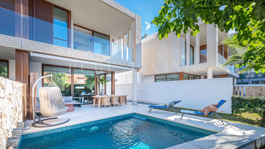 Outstanding semi-detached house in prestigious location in Marbella.