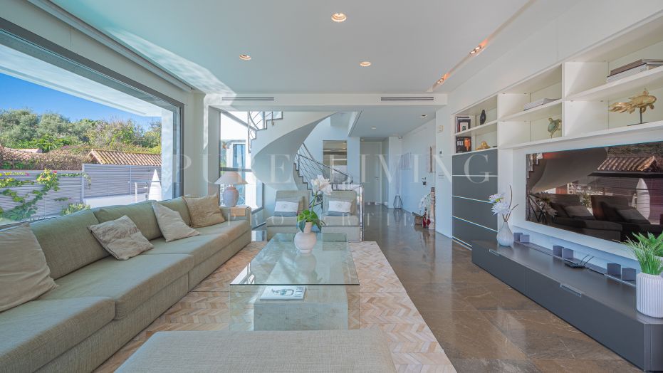 Villa au design moderne à Nagüeles, Marbella Golden Mile – Solarium sur le toit, vue sur la mer et les montagnes.