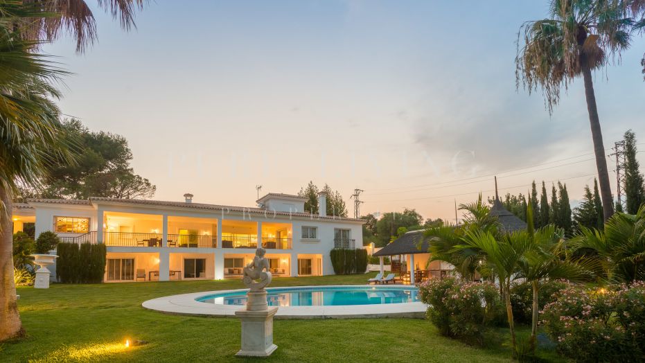 Indrukwekkende villa met prachtig uitzicht op de berg La Concha en de Middellandse Zee