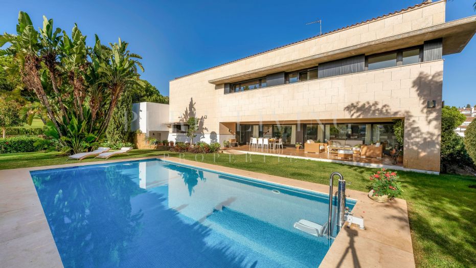 Espaciosa villa familiar en tranquila zona residencial de Nueva Andalucia
