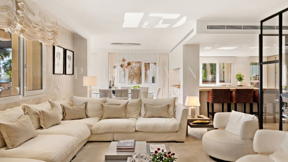 Spectacular four bedroom Duplex Penthouse with wonderful sea views in a privileged area