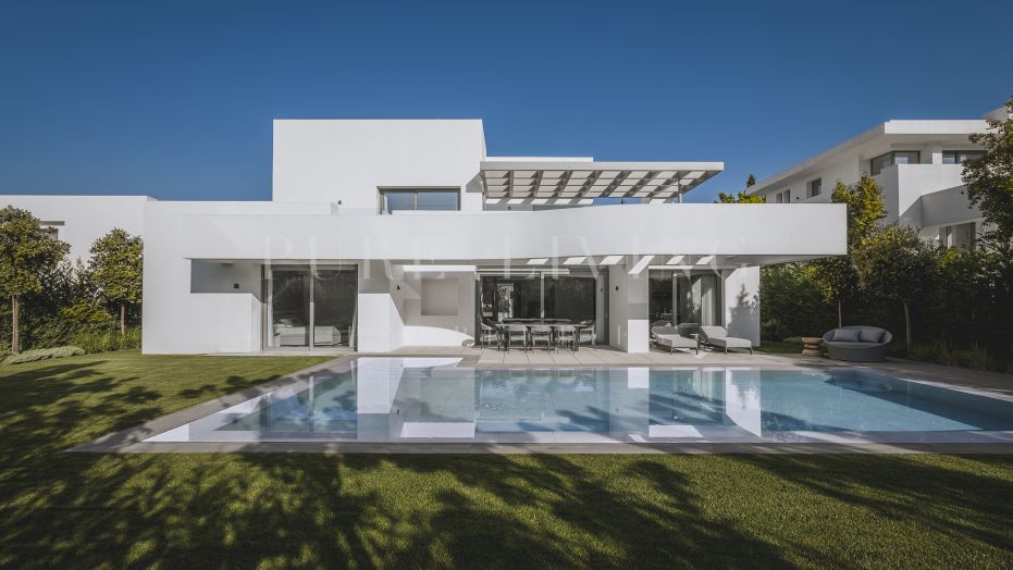 Brand new villa in El Paraiso ready to move in