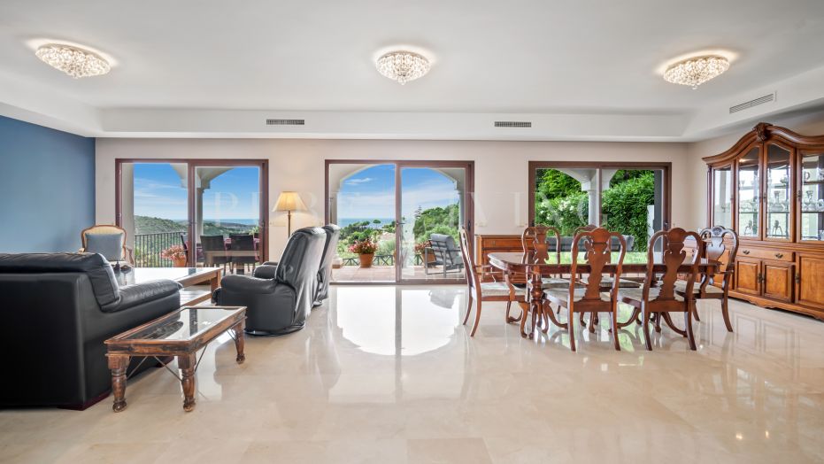 Spectaculair huis met vier slaapkamers te koop met adembenemend zee- en bergzicht in Monte Mayor, Benahavís