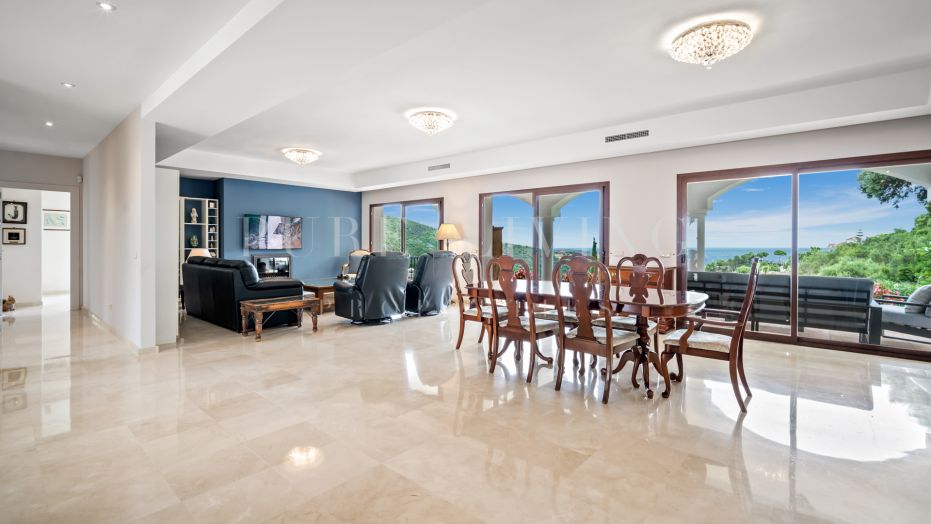 Spectaculair huis met vier slaapkamers te koop met adembenemend zee- en bergzicht in Monte Mayor, Benahavís