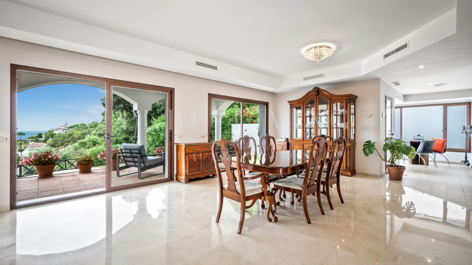 Spectaculair huis met vier slaapkamers te koop met adembenemend zee- en bergzicht in Monte Mayor, Benahavís