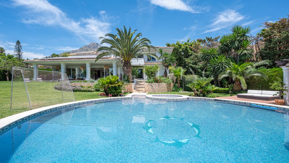 Very special nine-bedroom villa with lots of peace and quiet on the Golden Mile