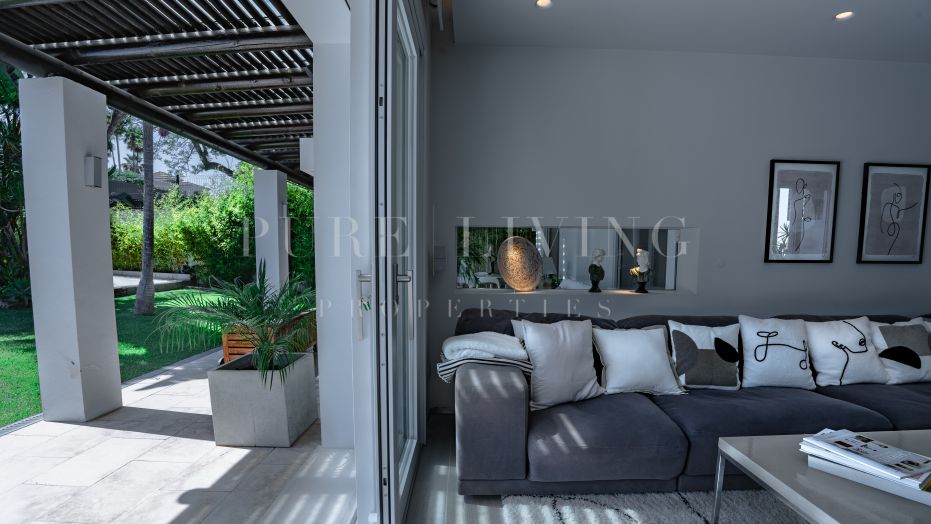 Moderna villa de cuatro dormitorios en Guadalmina Alta, San Pedro de Alcántara.