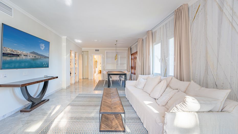 Apartamento dúplex de esquina en Marina Puente Romano