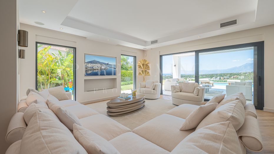 Splendide villa de quatre chambres à Artola Alta avec une vue fantastique sur la mer.