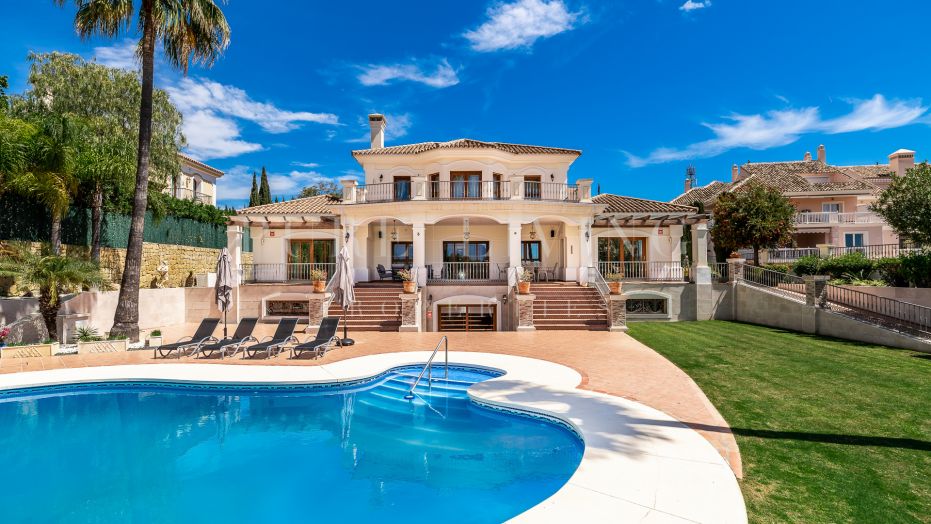 Belle villa de golf en première ligne à Los Flamingos, Benahavis