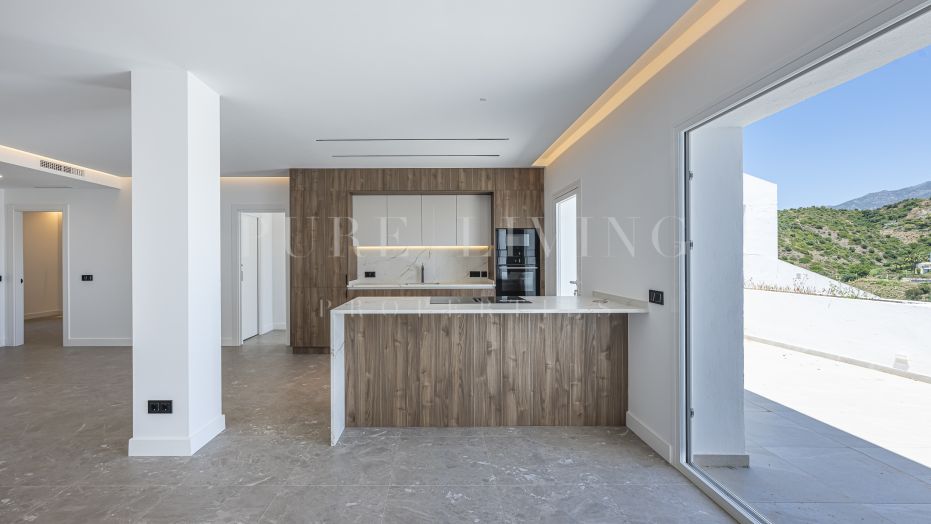 Appartement rénové de 3 chambres avec vue panoramique sur la mer situé à La Quinta, Benahavís