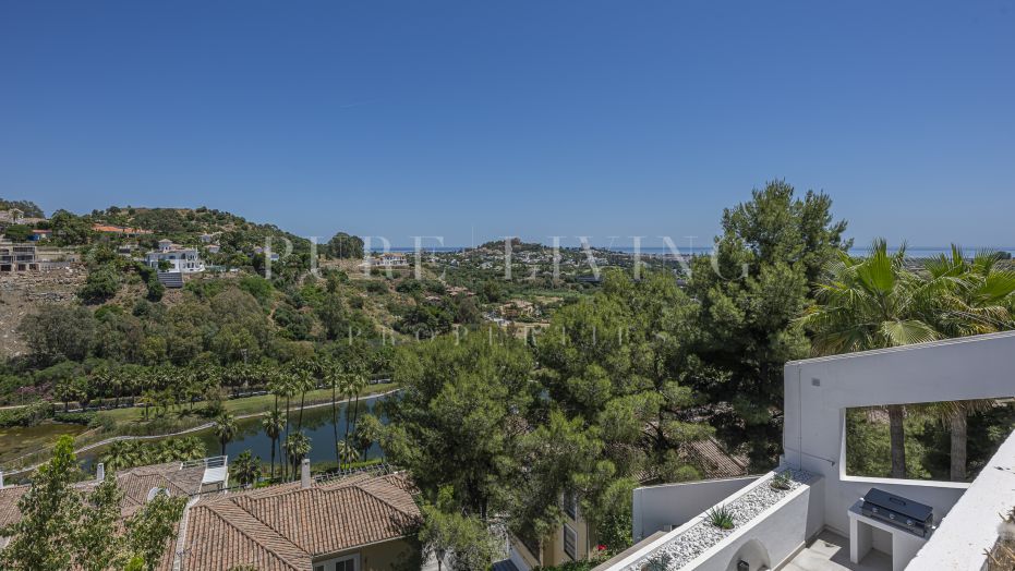 Appartement rénové de 3 chambres avec vue panoramique sur la mer situé à La Quinta, Benahavís