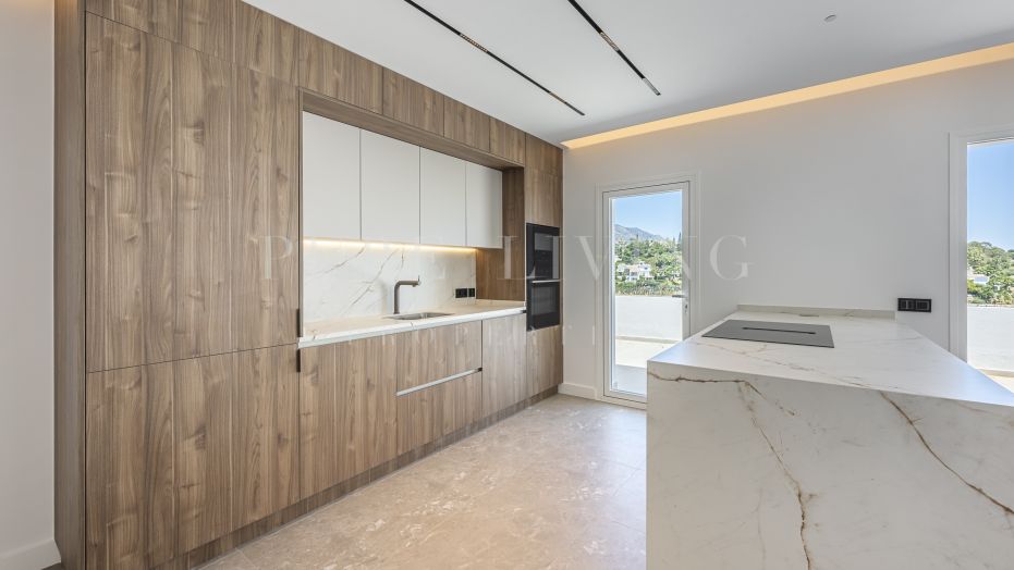 Appartement rénové de 3 chambres avec vue panoramique sur la mer situé à La Quinta, Benahavís