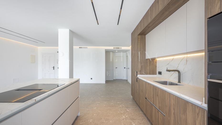 Appartement rénové de 3 chambres avec vue panoramique sur la mer situé à La Quinta, Benahavís
