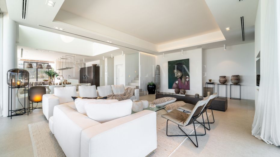 Villa Mika — Lujo Contemporáneo con Vistas Panorámicas al Mediterráneo en La Quinta