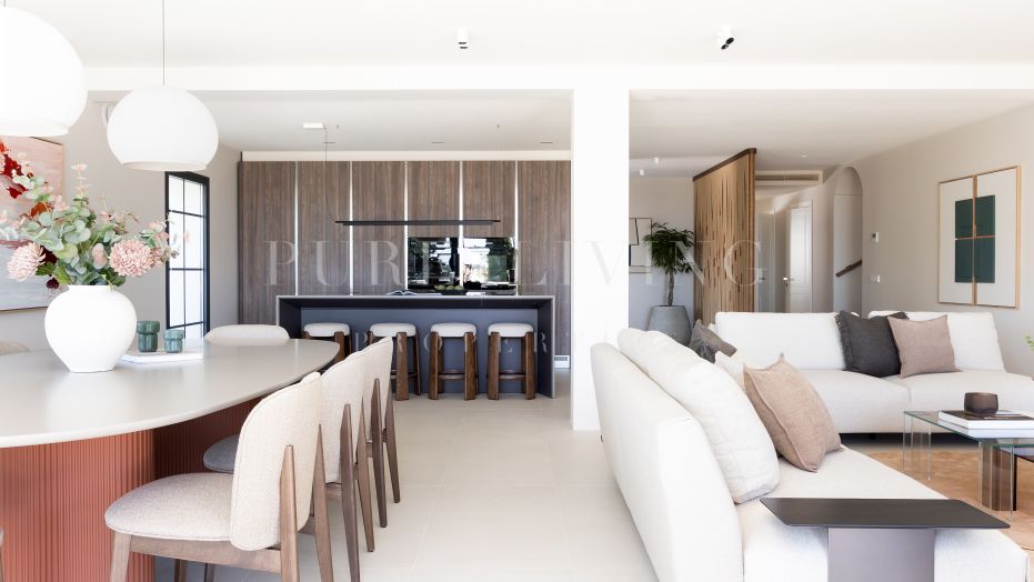 Villa Rita Elegant Contemporary Living with Panoramic Sea & Gibraltar Views in El Paraíso Alto