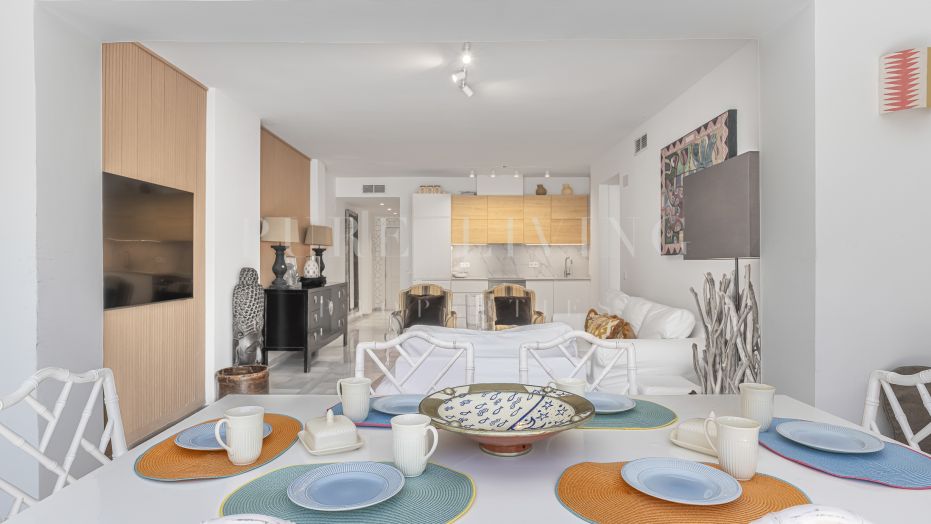 Amplio apartamento en planta baja con vistas al jardín y a la piscina ubicado en la Milla de Oro de Marbella