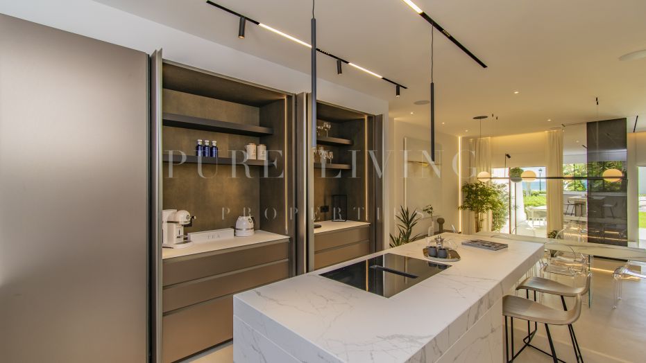 STUNNING FIRST-LINE BEACH HOUSE ON THE GOLDEN MILE WITH SEA VIEWS