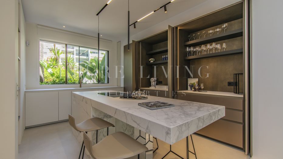 STUNNING FIRST-LINE BEACH HOUSE ON THE GOLDEN MILE WITH SEA VIEWS