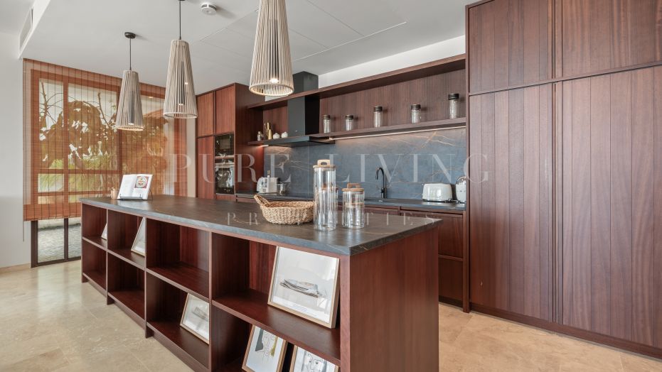 Villa de plain-pied surélevée à Finca Cortesín – vues golf et mer