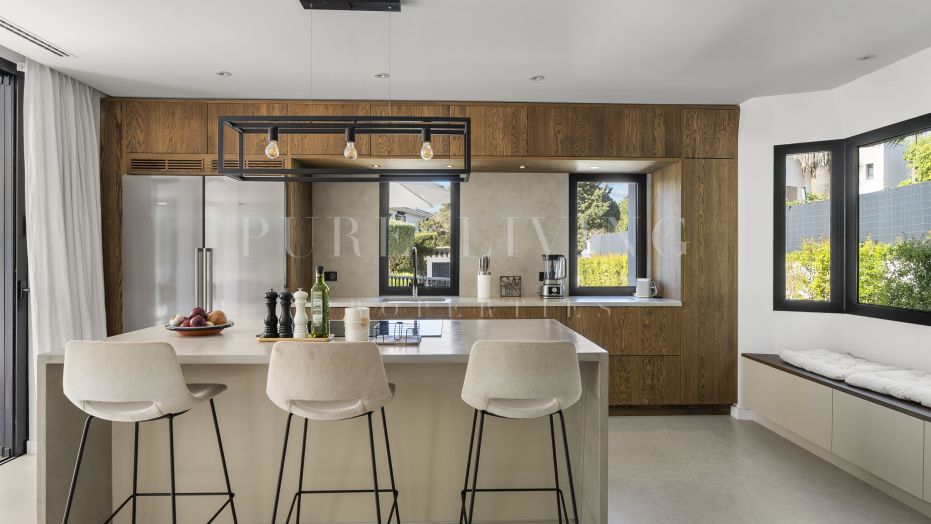Beautifully Renovated Contemporary Villa in Nueva Andalucía