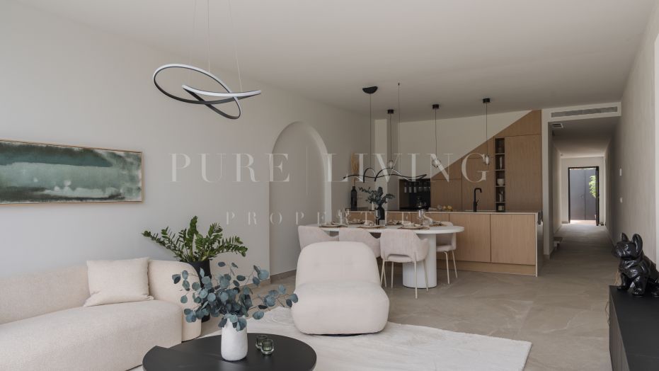 Beautifully refurbished 4 bedroom townhouse in the heart of Nueva Andalucía