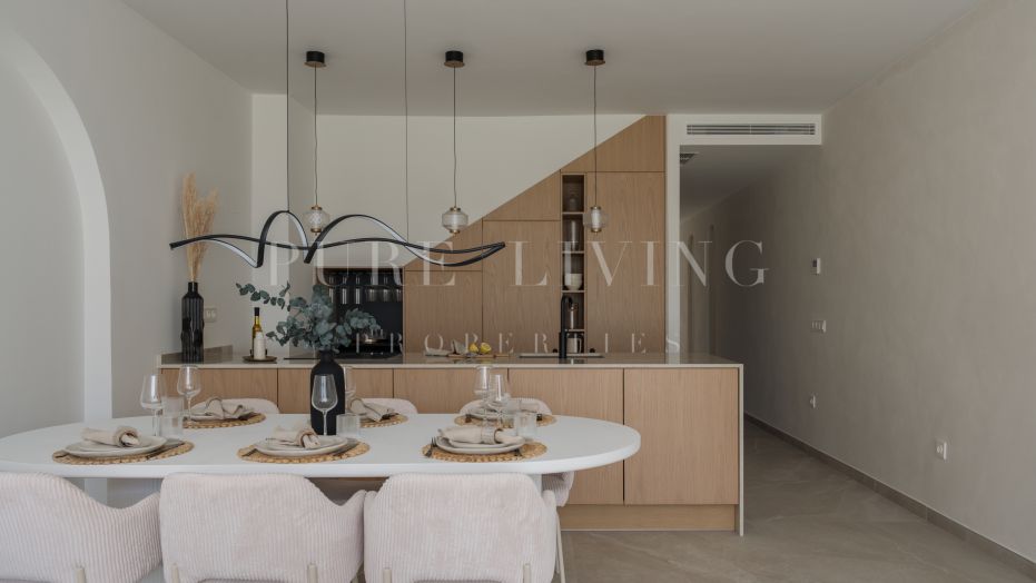 Beautifully refurbished 4 bedroom townhouse in the heart of Nueva Andalucía