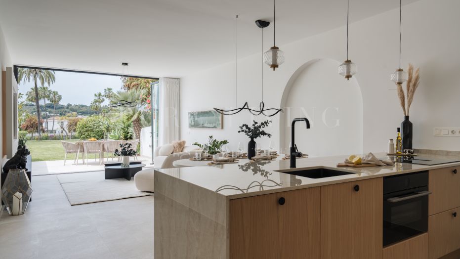 Beautifully refurbished 4 bedroom townhouse in the heart of Nueva Andalucía